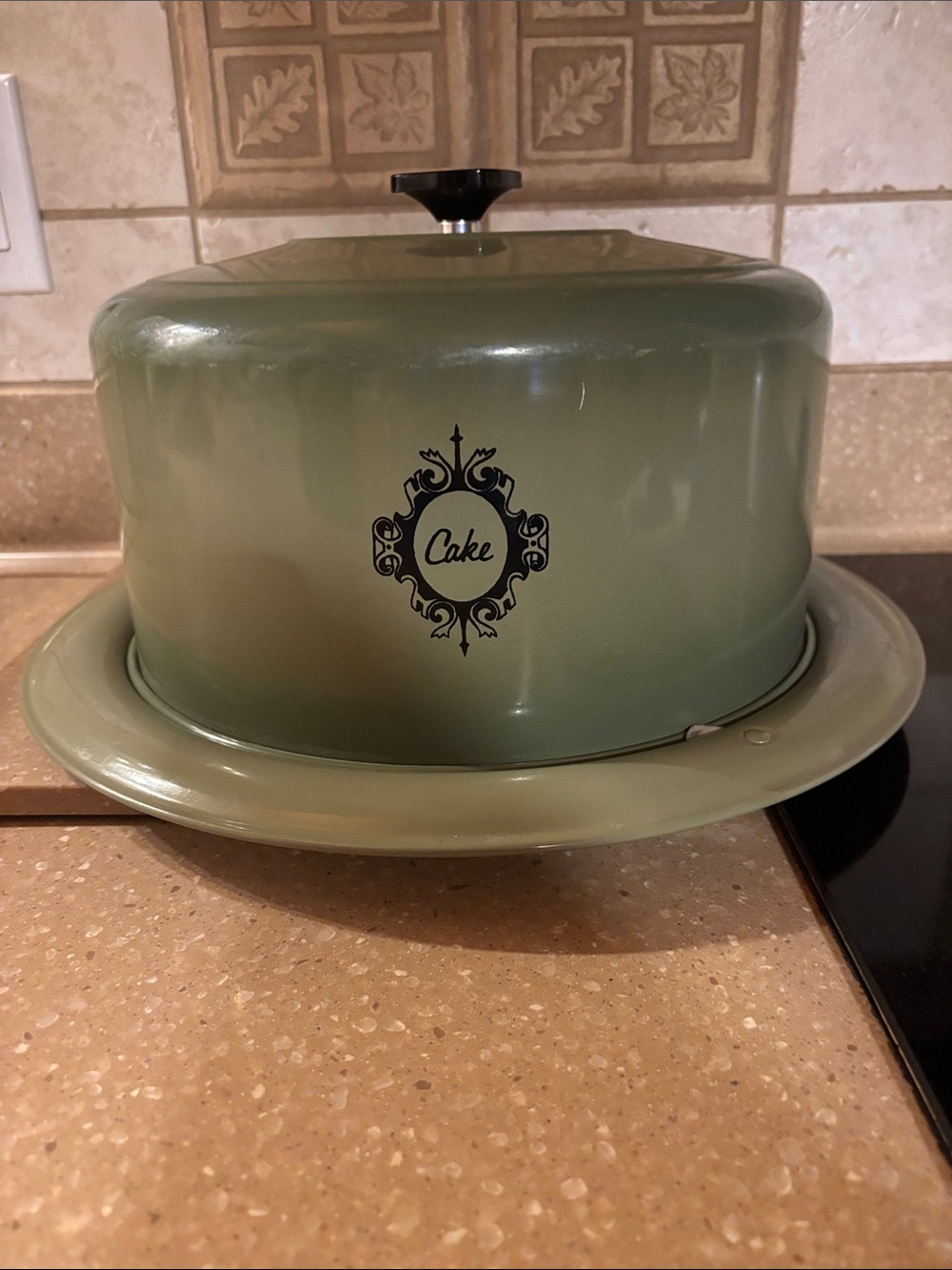 Green Cake Dome and Plate with Decorative 'Cake' Emblem